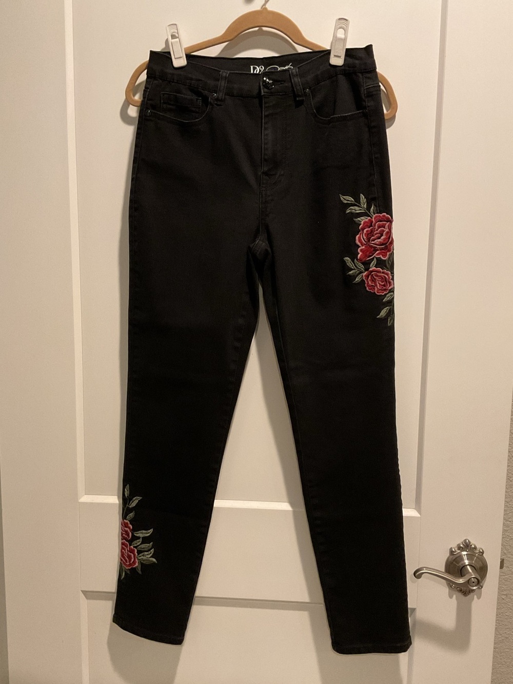 Diane Gilman DG2 Black Jeans with Red Rose Embroidery Size 6